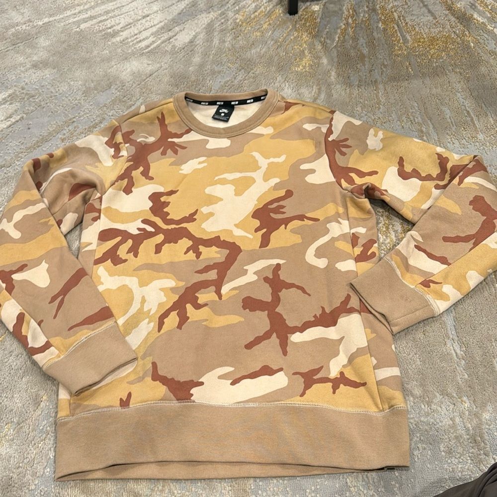 Nike SB Desert Camo sweatshirt size small desert Camo EUC
